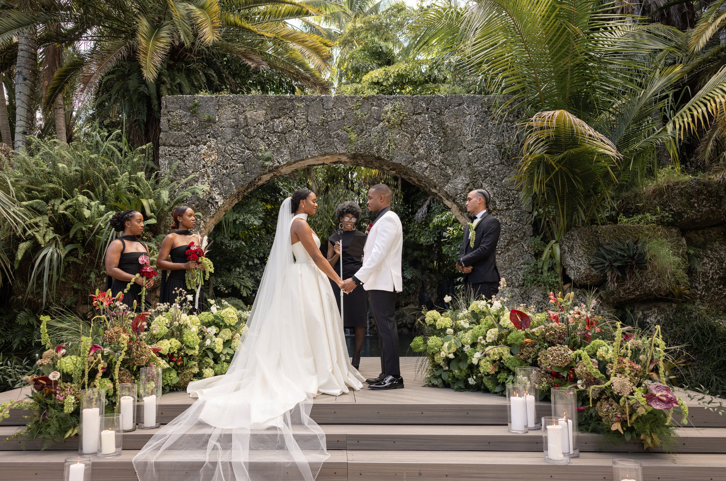 Which Miami florists offer natural, airy floral designs for events?