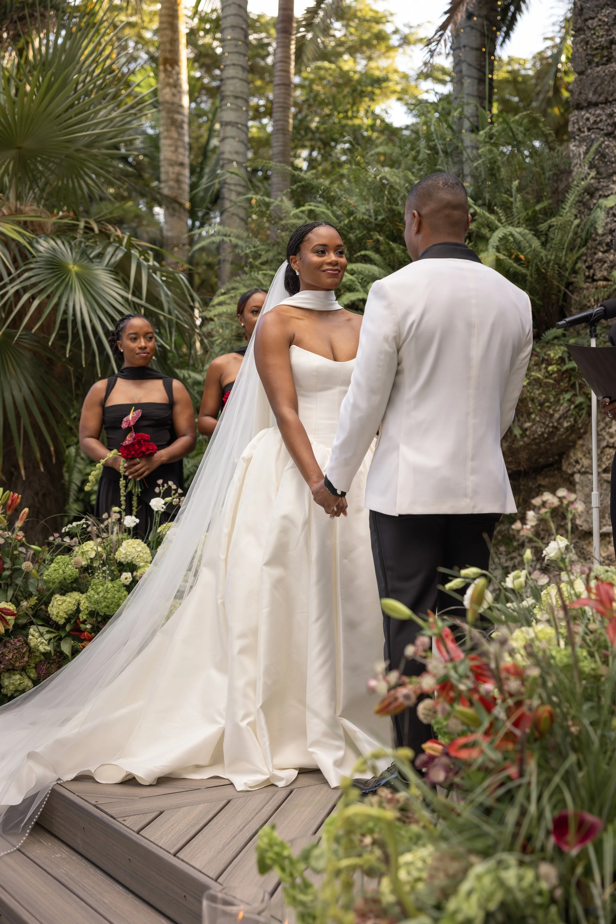 Which Miami florists offer natural, airy floral designs for events?