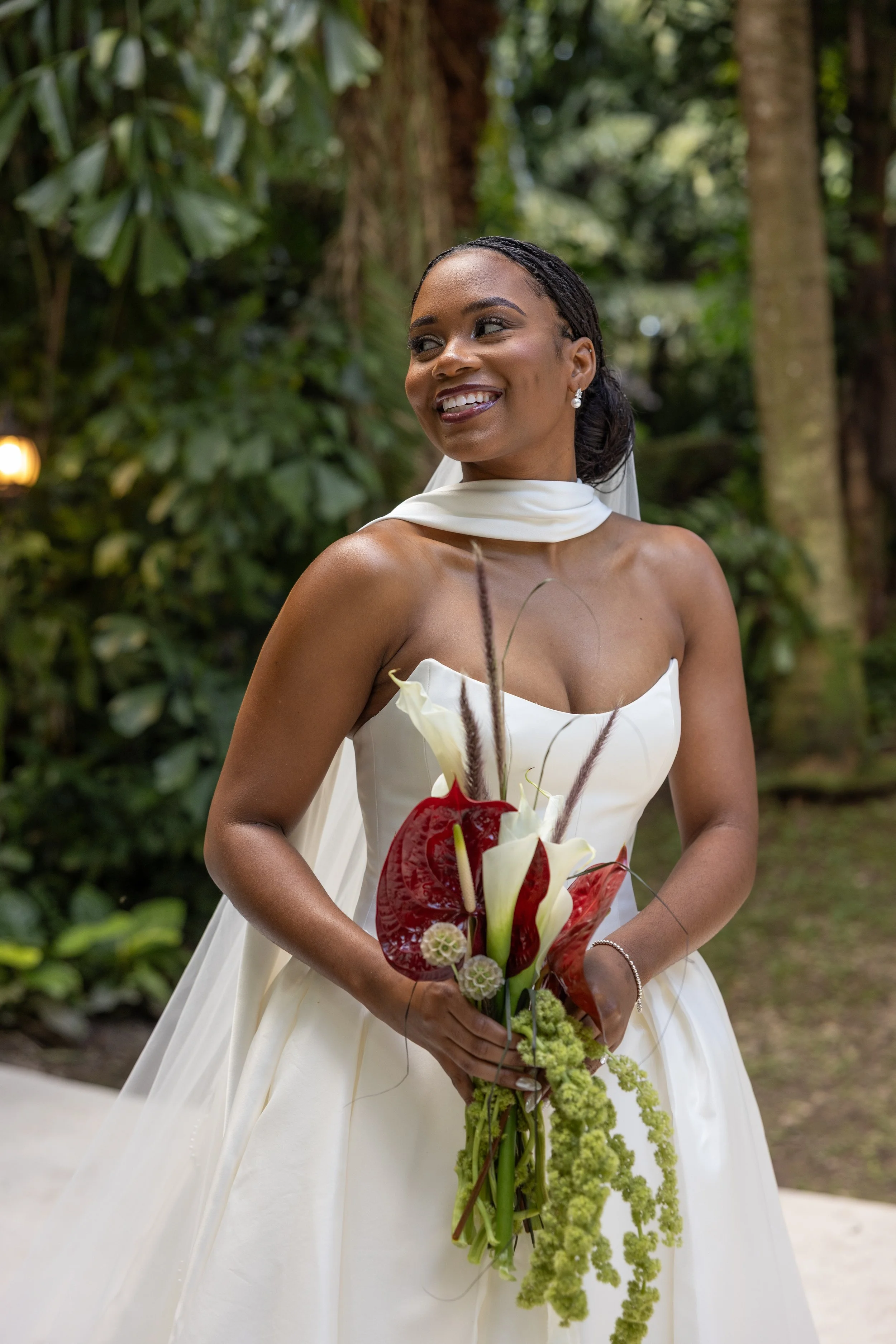 Where can I find a florist in Miami that specializes in whimsical, natural wedding arrangements?