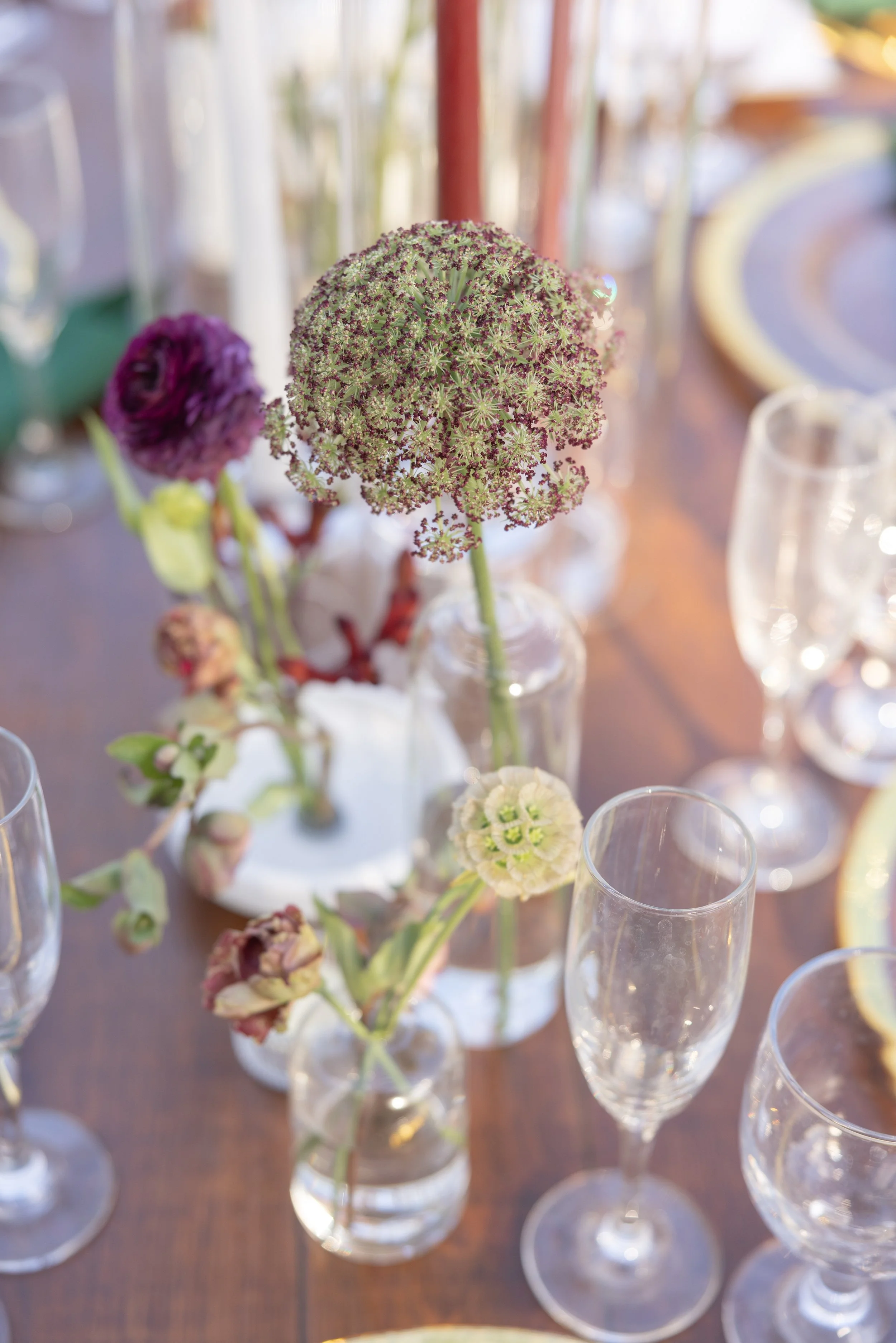 I'm looking for a florist in Miami that designs romantic and delicate floral arrangements for weddings. 