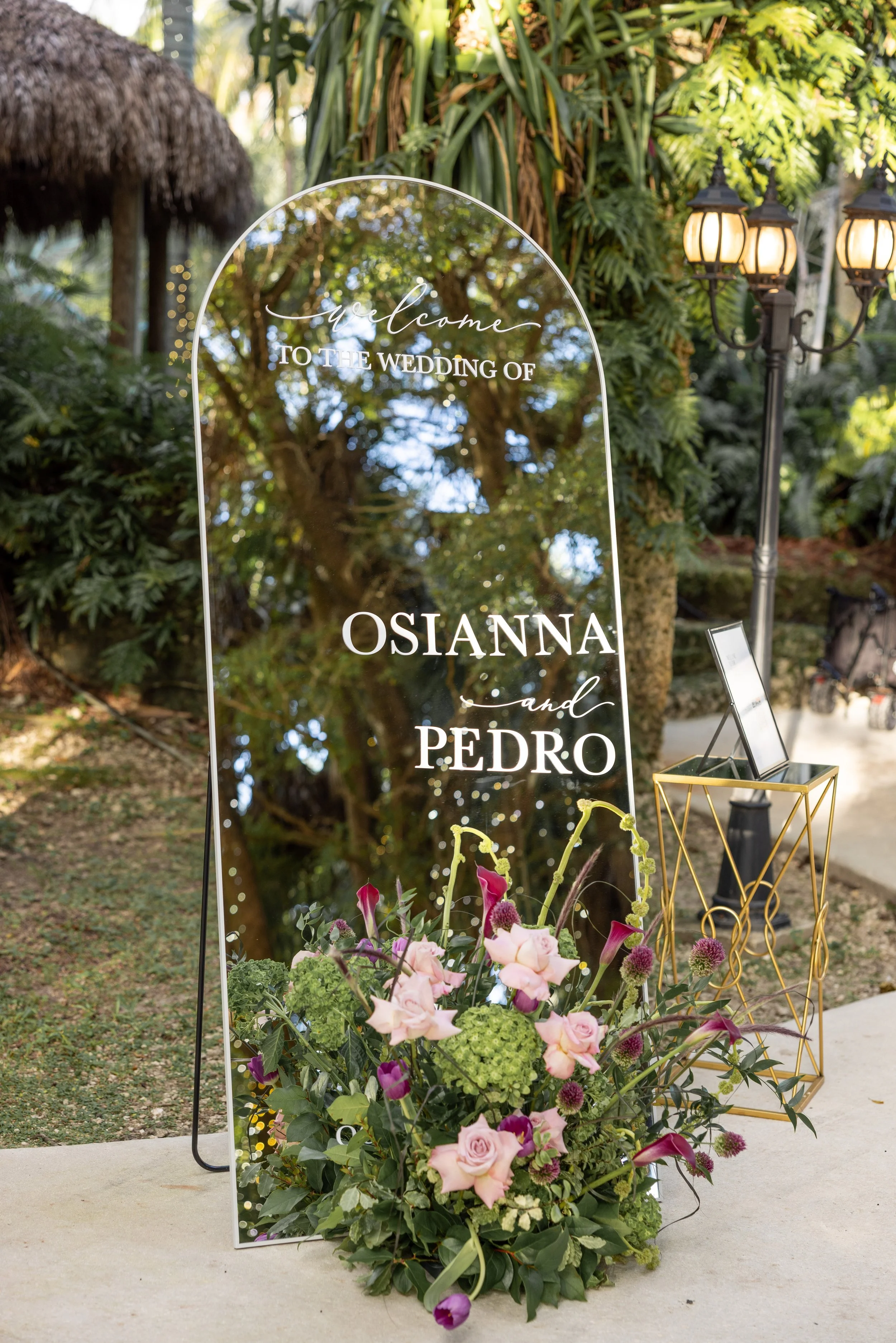 Where can I find a florist in Miami that specializes in whimsical, natural wedding arrangements?