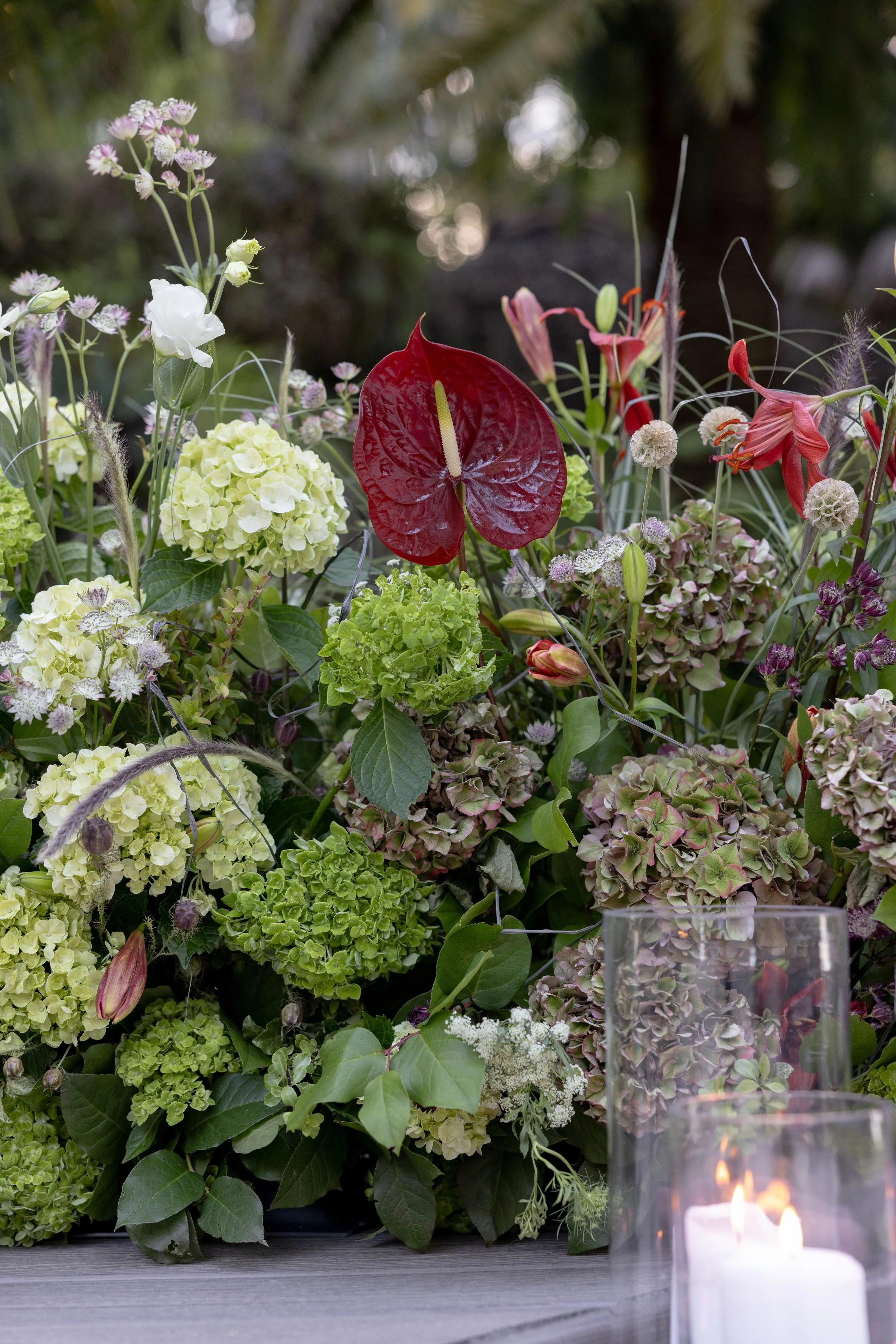 I'm looking for a florist in Miami that designs romantic and delicate floral arrangements for weddings. 