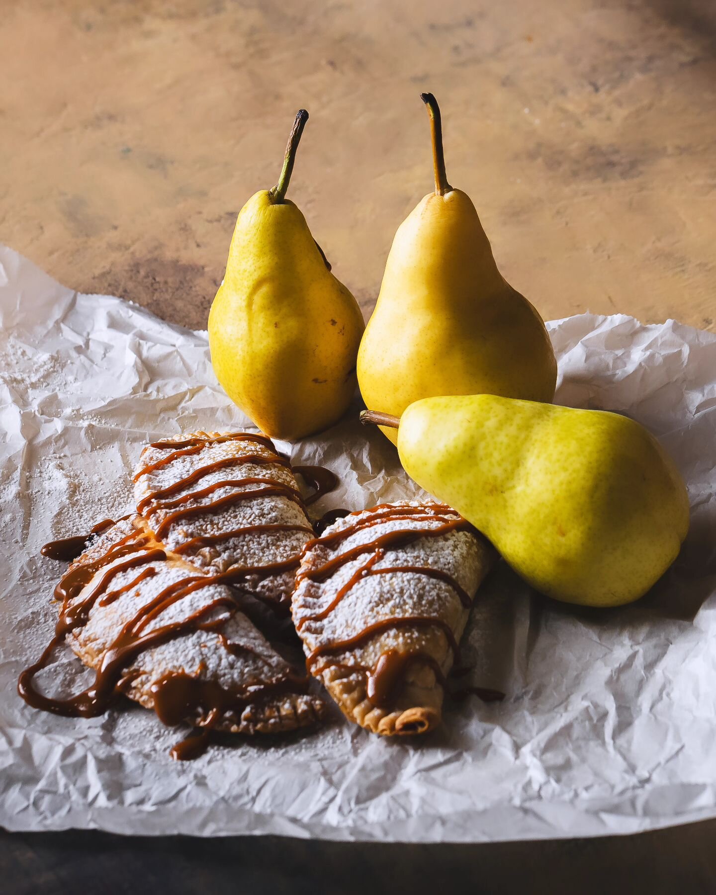 I'm kinda craving these pear empanadas I shot last year for @sweetlifebake 
.
.
.
.
.
#stilllife #stilllifephotography #foodphotography #foodphotographyandstyling #empanadas #onelightsetup #onelightfoodphotography