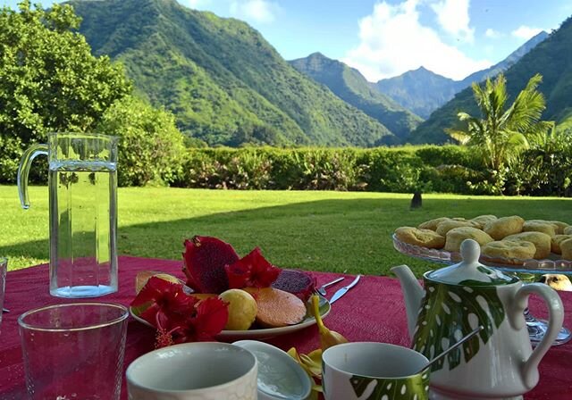 Having breakfast under the mango tree
#airbnb #teahupoo #ahiotomoua #itsallaboutsharing