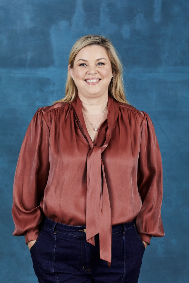 KELLY KAKAKIOS - PSYCHOLOGIST: Has some hot tips for your anxiety and your ADD. Isn't afraid of your trauma. Is excellent with helping you feel safe. Speaks coffee in multiple languages.
