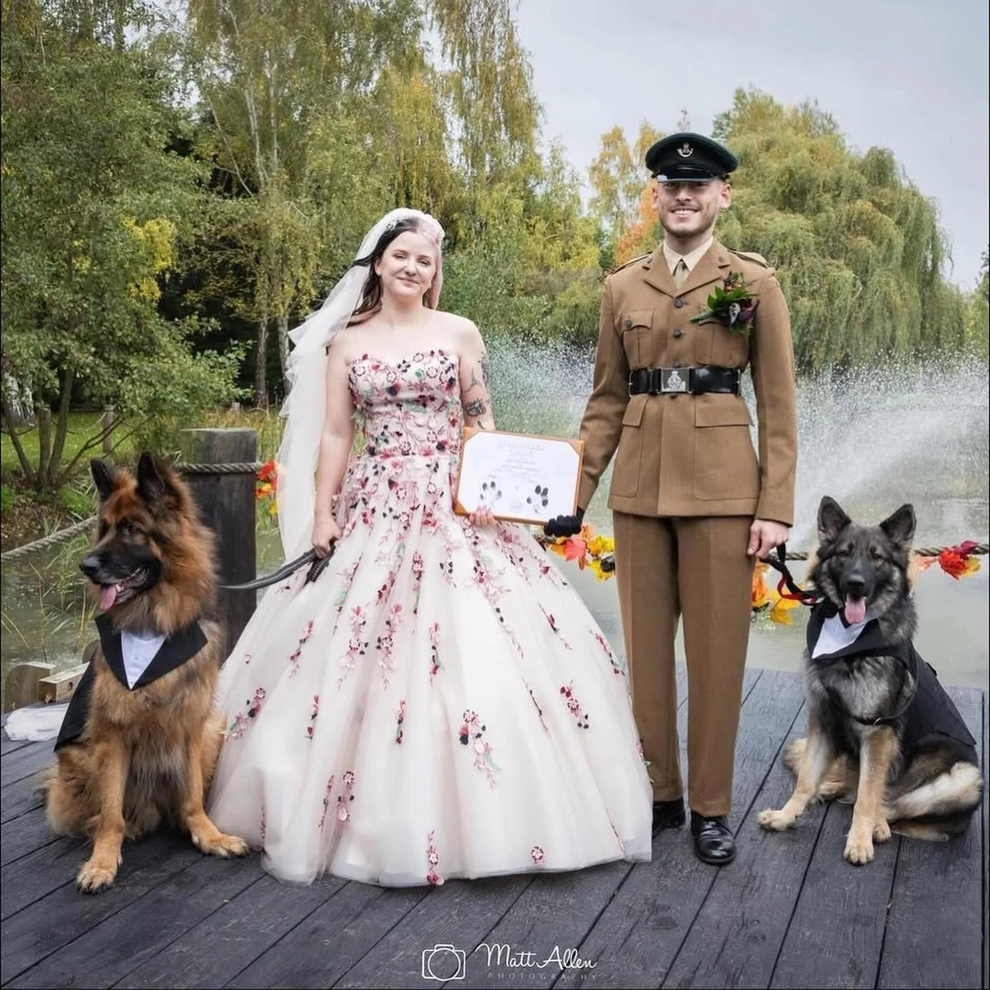 POV: Your pawrents are getting married and you&rsquo;ve got front-row seats 🥹💕
Sia and Shiloh joined their humans&rsquo; beautiful autumn wedding at Crown Hall Farm, lovingly chaperoned by our sitter Eve so they didn&rsquo;t miss a single moment 🍁