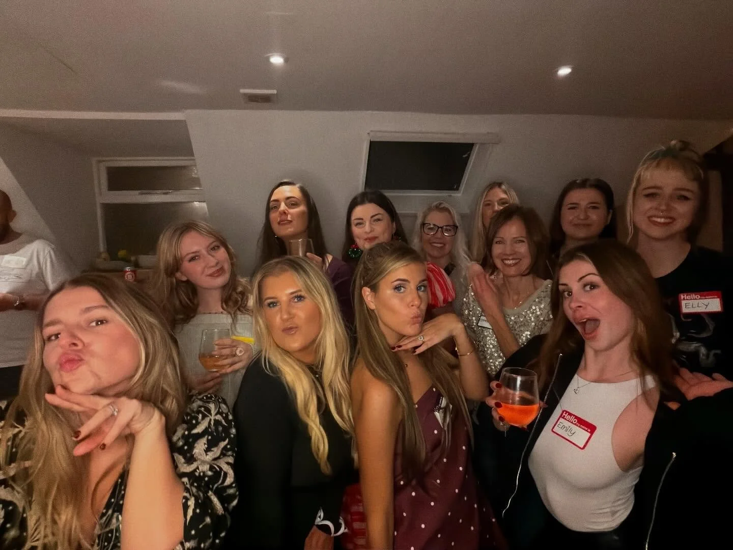 We celebrated Christmas in November 🍷🎄because December belongs to your pets! 🐾

Bread, brownies, and your fave petsitters (plus a few lovely partners!) 💛

So lovely to get some of the team together - and to share a few of the faces behind the nam