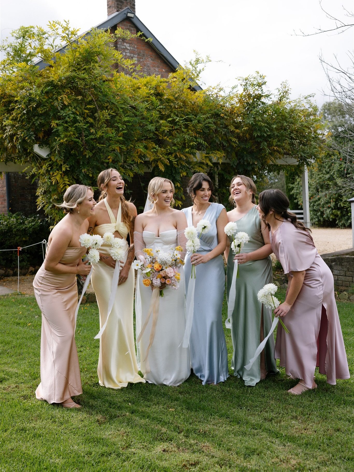 These moments 💕 
Hannah &amp; Reece
Captured by @hungryhearts_co 
Planner @yourdaybychloe 
Hair @deelushhair 
Makeup @veronikamoreira_bridal 
@wallalong_house 

#sydneymakeup #weddingmakeup #sydneymakeupartist #weddingmakeupartist #huntervalleyweddi