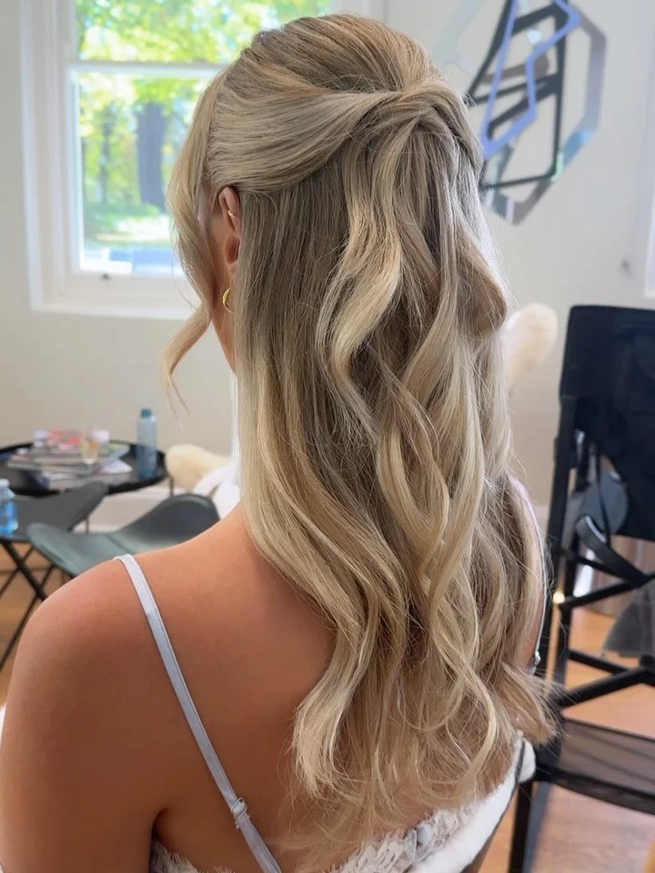 A snippet from the weekend @monafarm_ 

Bridesmaid hair ideas ✨