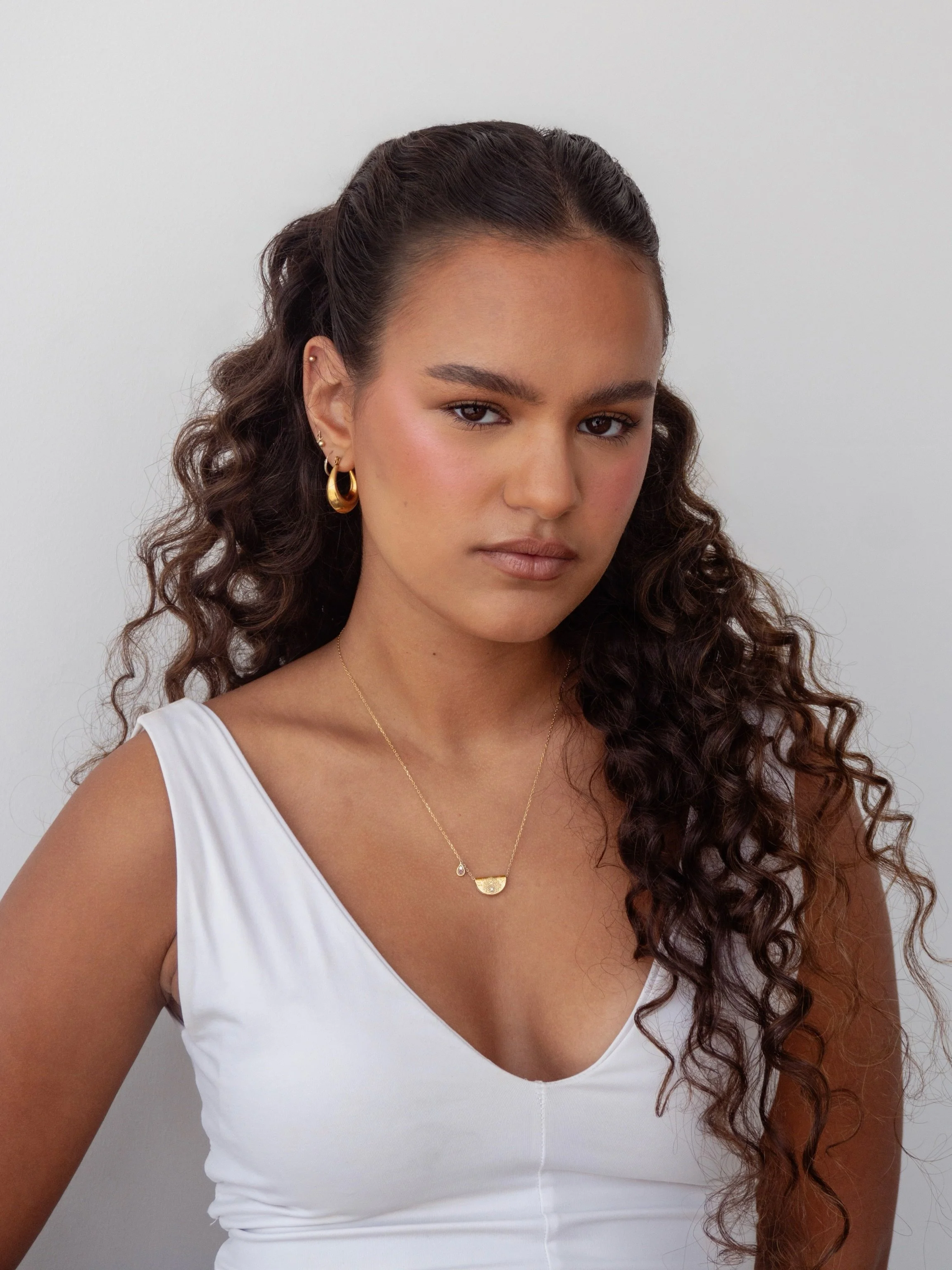 The Curly version of this Half up ✨ 

Using @kmshairau + @ghdhairpro