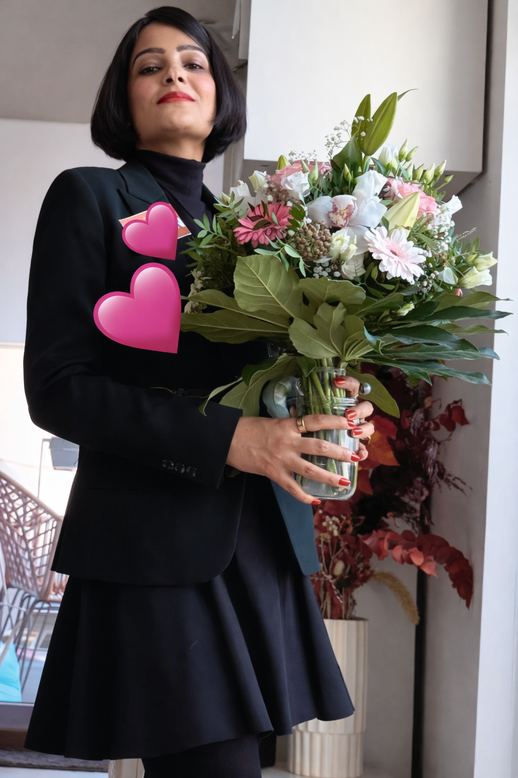 Nistha Trehun holding a fresh flower bouquet for a bouquet making workshop for teams in Berlin