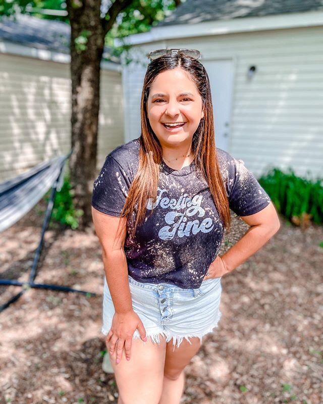 Is it just me, or is everyone else all about the graphic tees??? Absolutely LOVE these 2 (swipe) from @shopsimplyjade 🥳 This 𝐹𝑒𝑒𝑙𝑖𝑛𝑔 𝐹𝑖𝑛𝑒 crop tee by @alternativeapparel (so comfy) drops a tonight at 7pm CST 🙌🏼🙌🏼🙌🏼