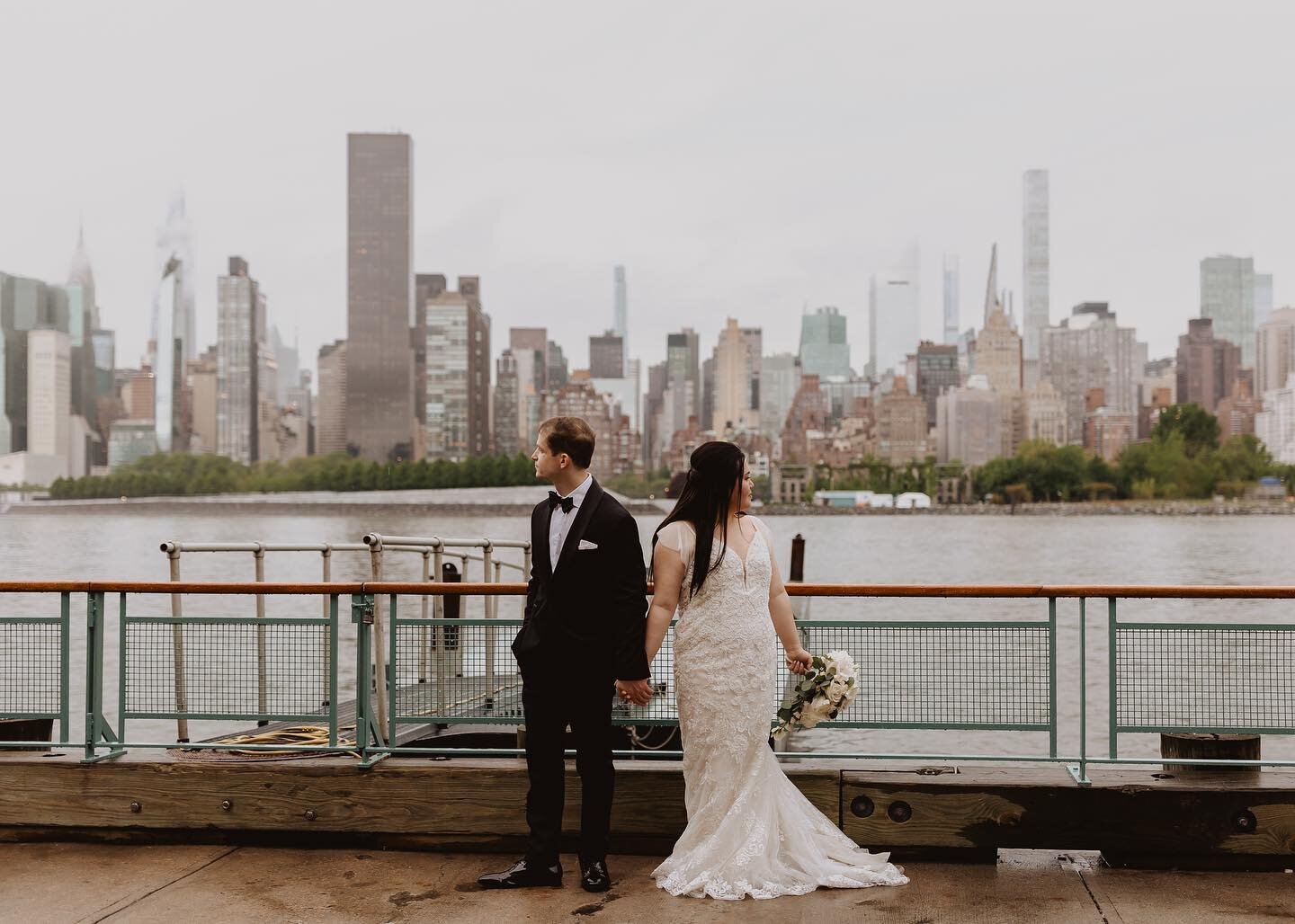 Small snippets of a waterfront New York wedding ❤️&zwj;🔥

Main photographer: @jennacavphoto