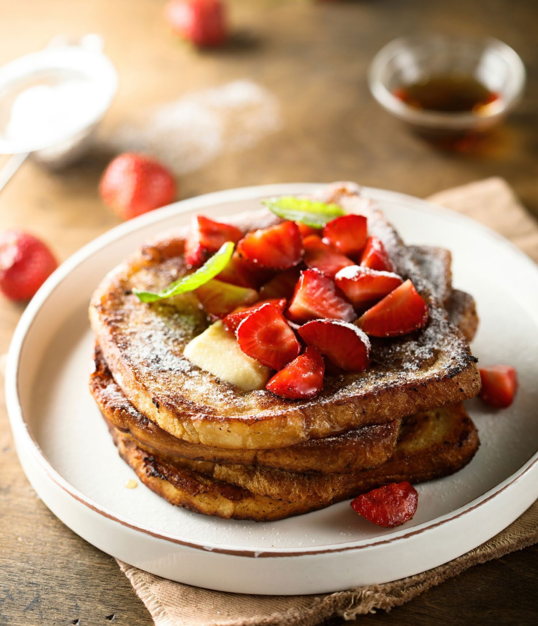 VANILLA FRENCH TOAST WITH STRAWBERRY SAUCE