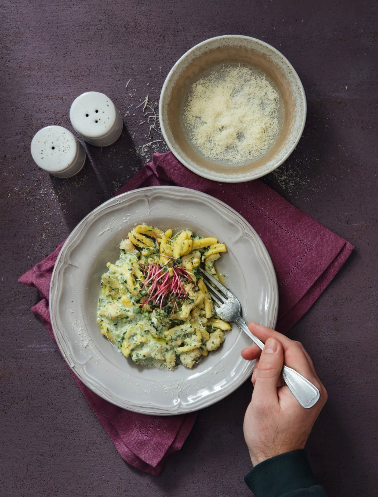 CREAMY SPINACH-ARTICHOKE PASTA