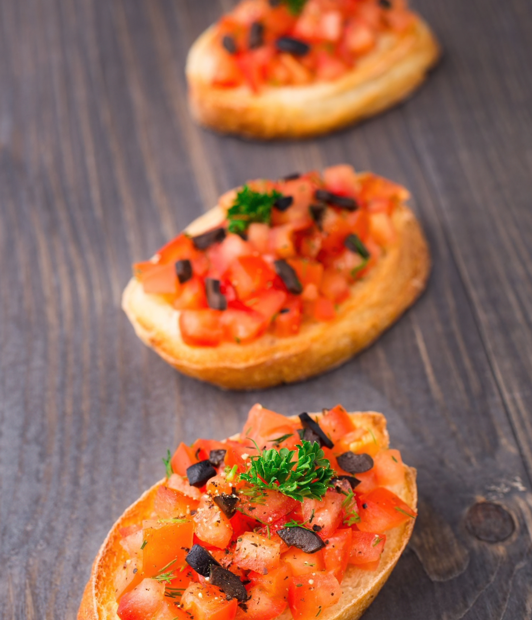 SPICY TOMATO TARTARE ON CRUNCHY CIABATTA