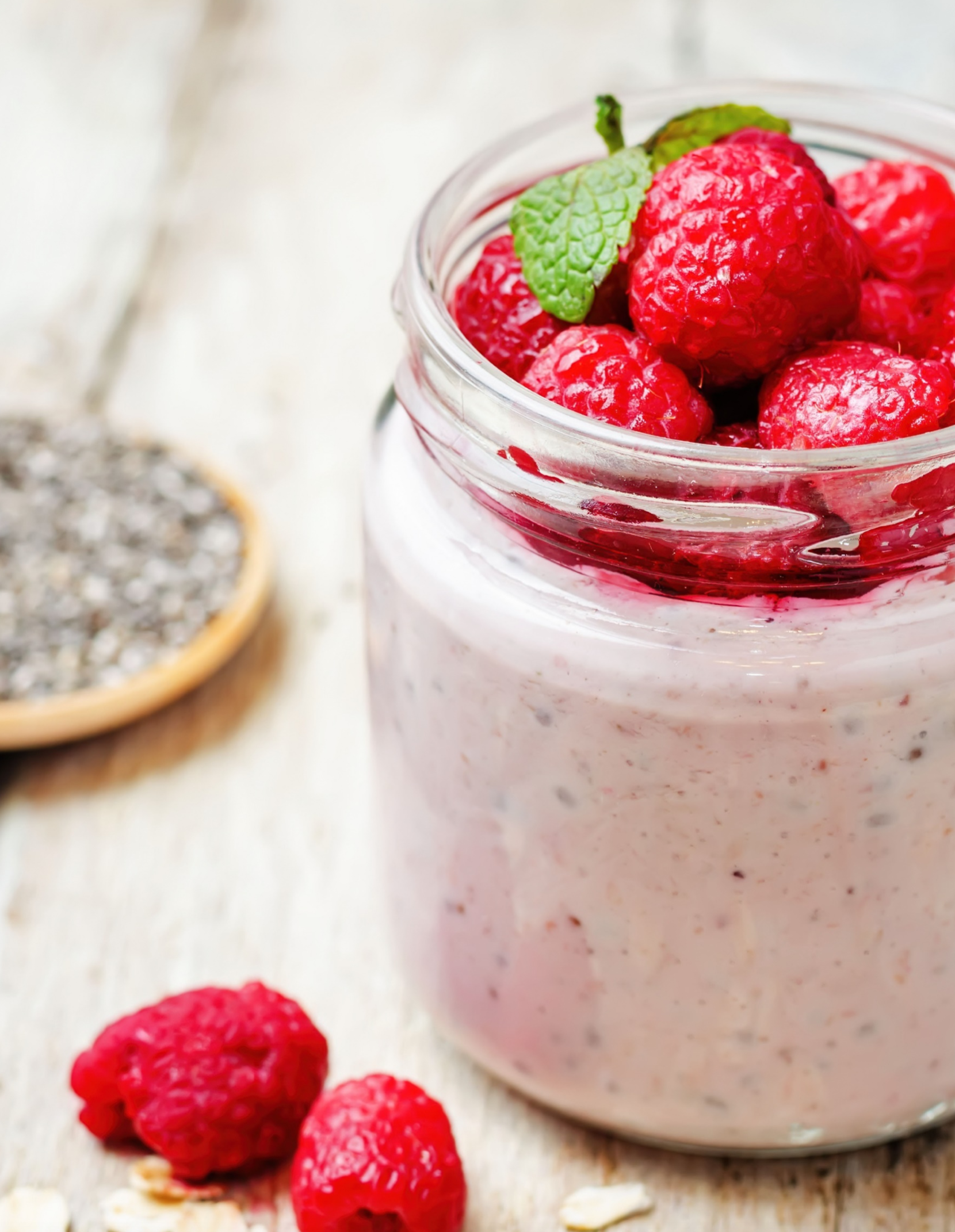 RASPBERRY CHIA BREAKFAST JARS
