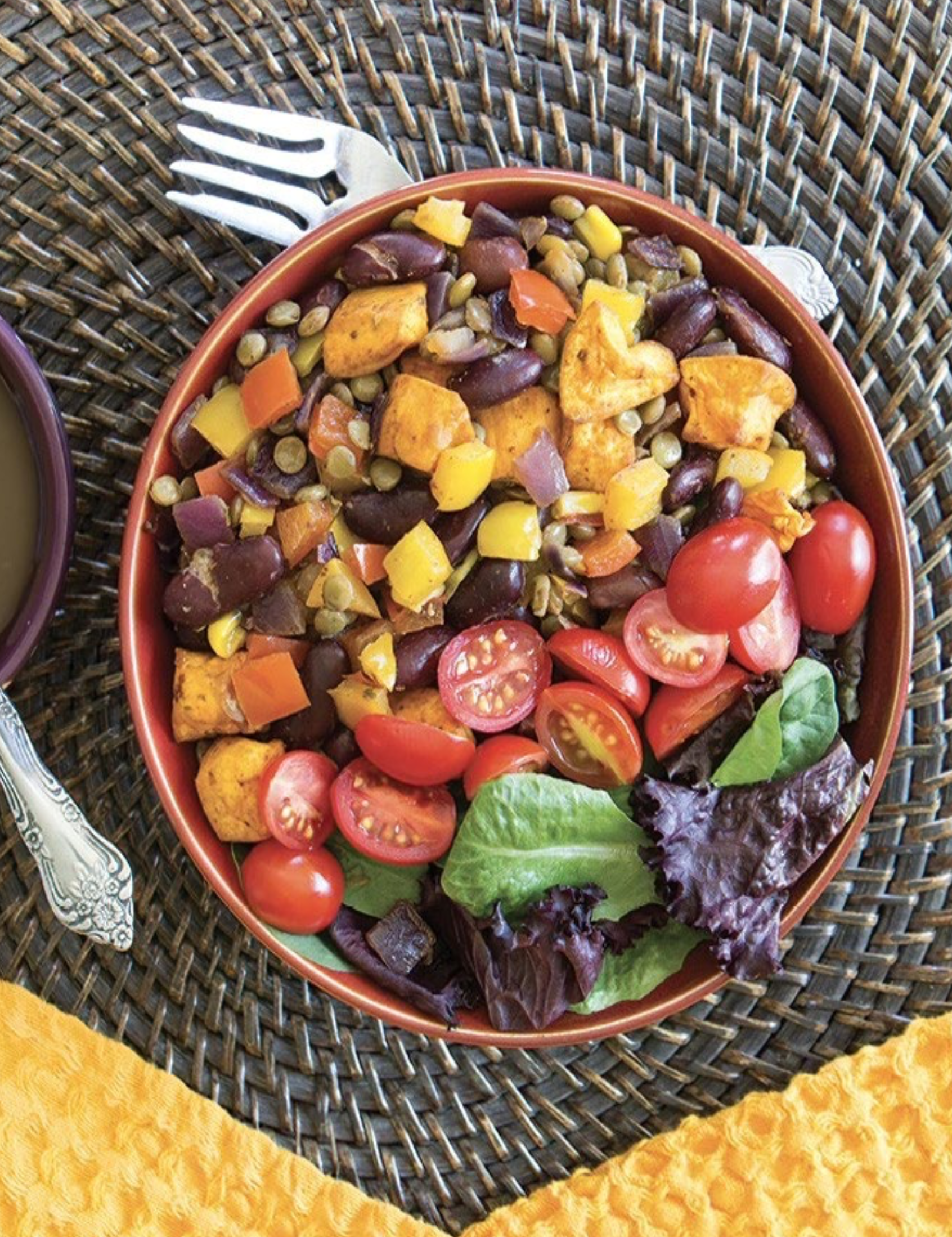 SOUTHWEST VEGGIE-PACKED SALAD BOWL