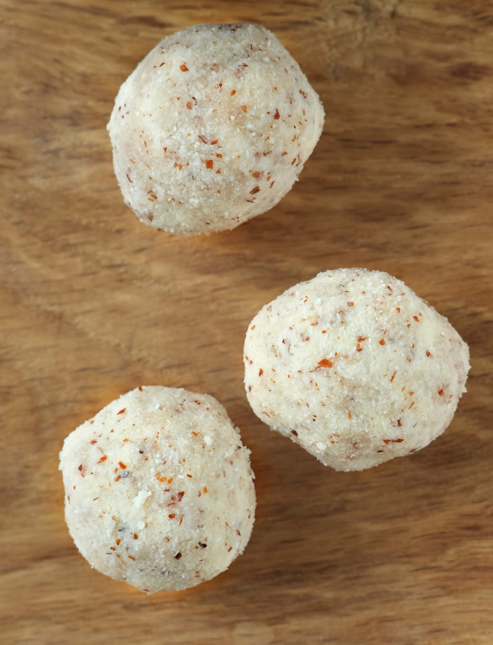 VANILLA ALMOND DATE BALLS