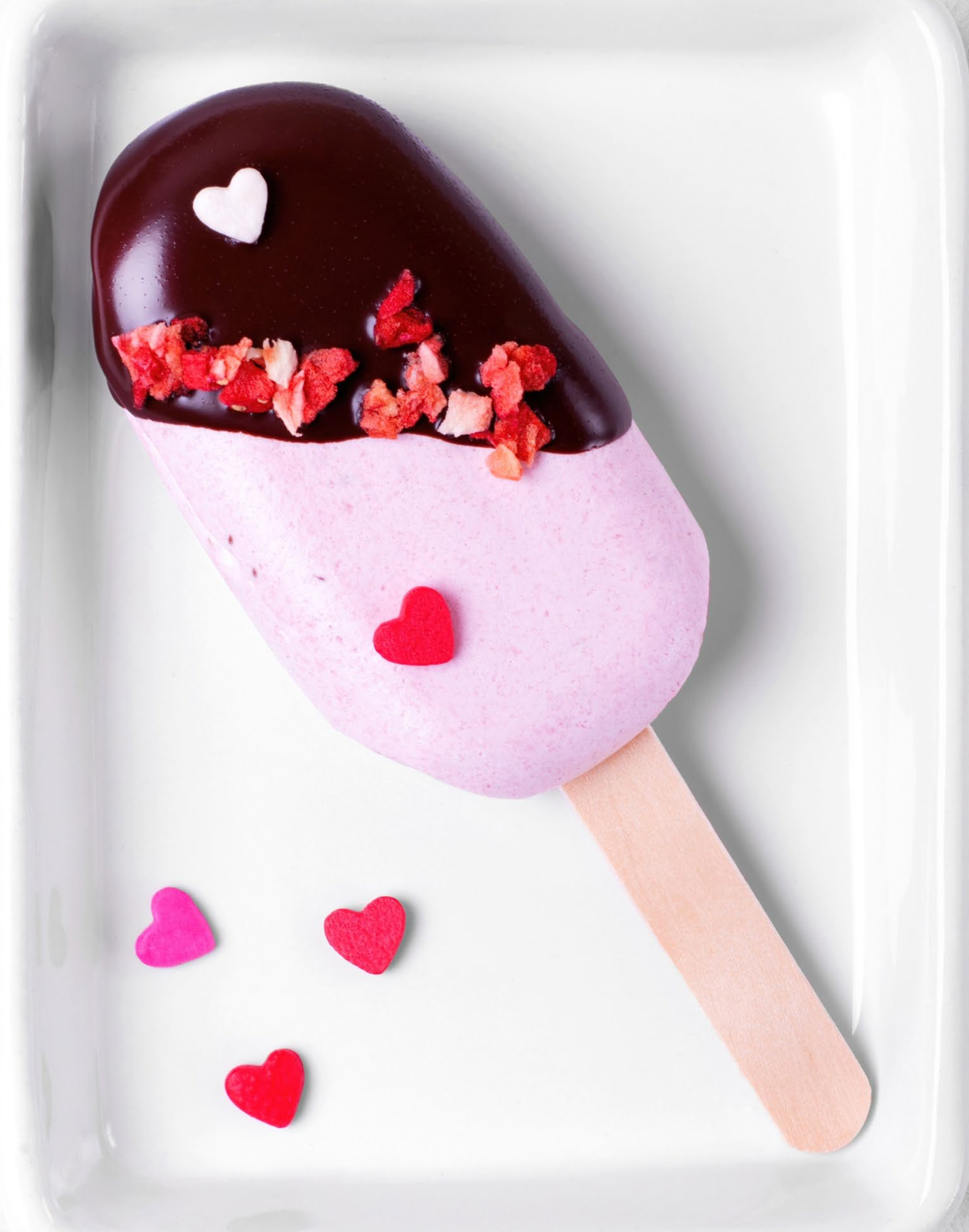 CREAMY CHOCOLATE STRAWBERRY ICE POPS