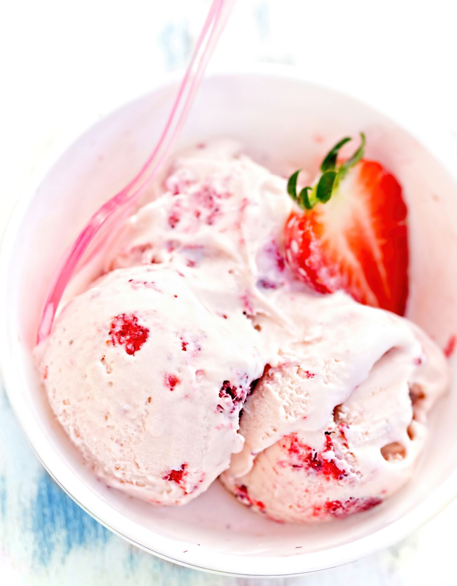 STRAWBERRY CHEESECAKE ICE CREAM