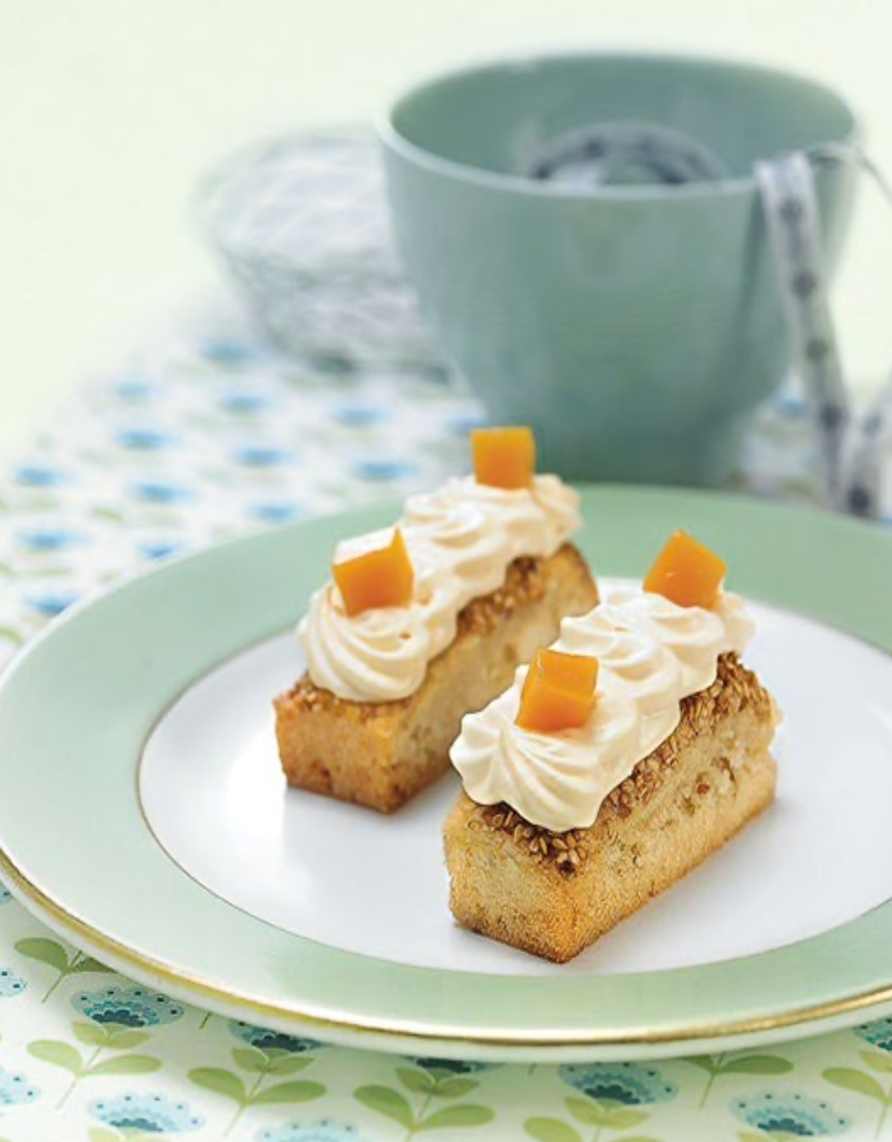 MINI PLUM CAKES WITH PASSION FRUIT AND MANGO JELLY