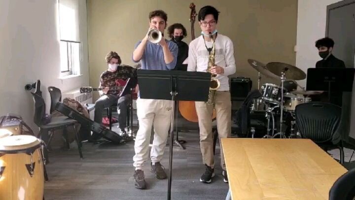 Little sneak peak of Monday night at the Emmet Ray! Featuring:

@chrisian_ant - Trumpet
myself - Alto Saxophone
@jessevvhite - Guitar
@jacko.packo - Bass
@mateo.mancuso - Drums

$10 cover! Please make reservations at: info@theemmetray.com

Show start