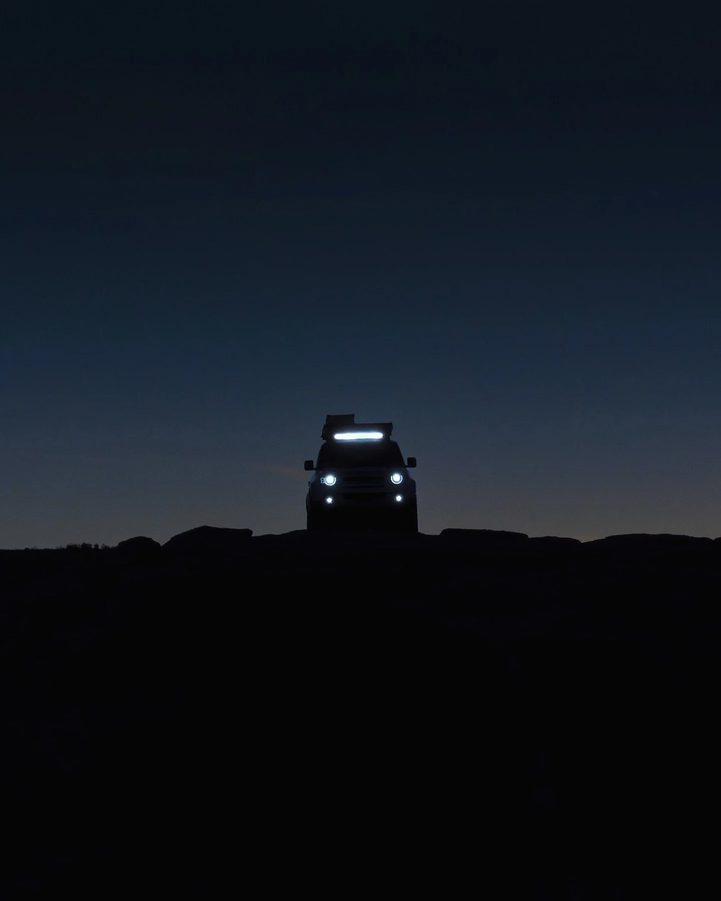 When you just have to get a peek over the edge of a cliff. 

Image from a recent trip to Arizona for @triplerlights 

More to come soon