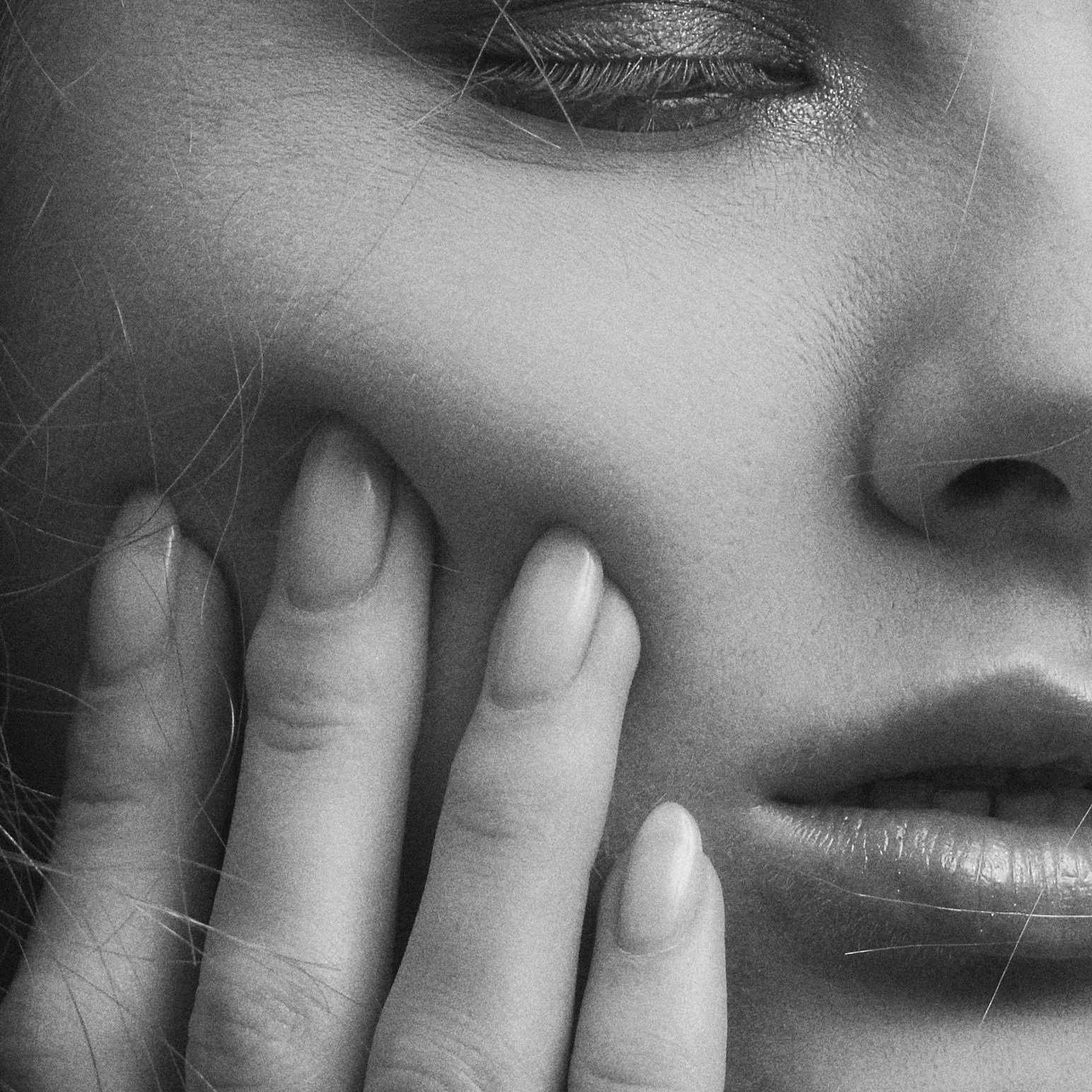 3 Simple Acne Hacks to Survive the Holidays (And This Freezing Weather!)