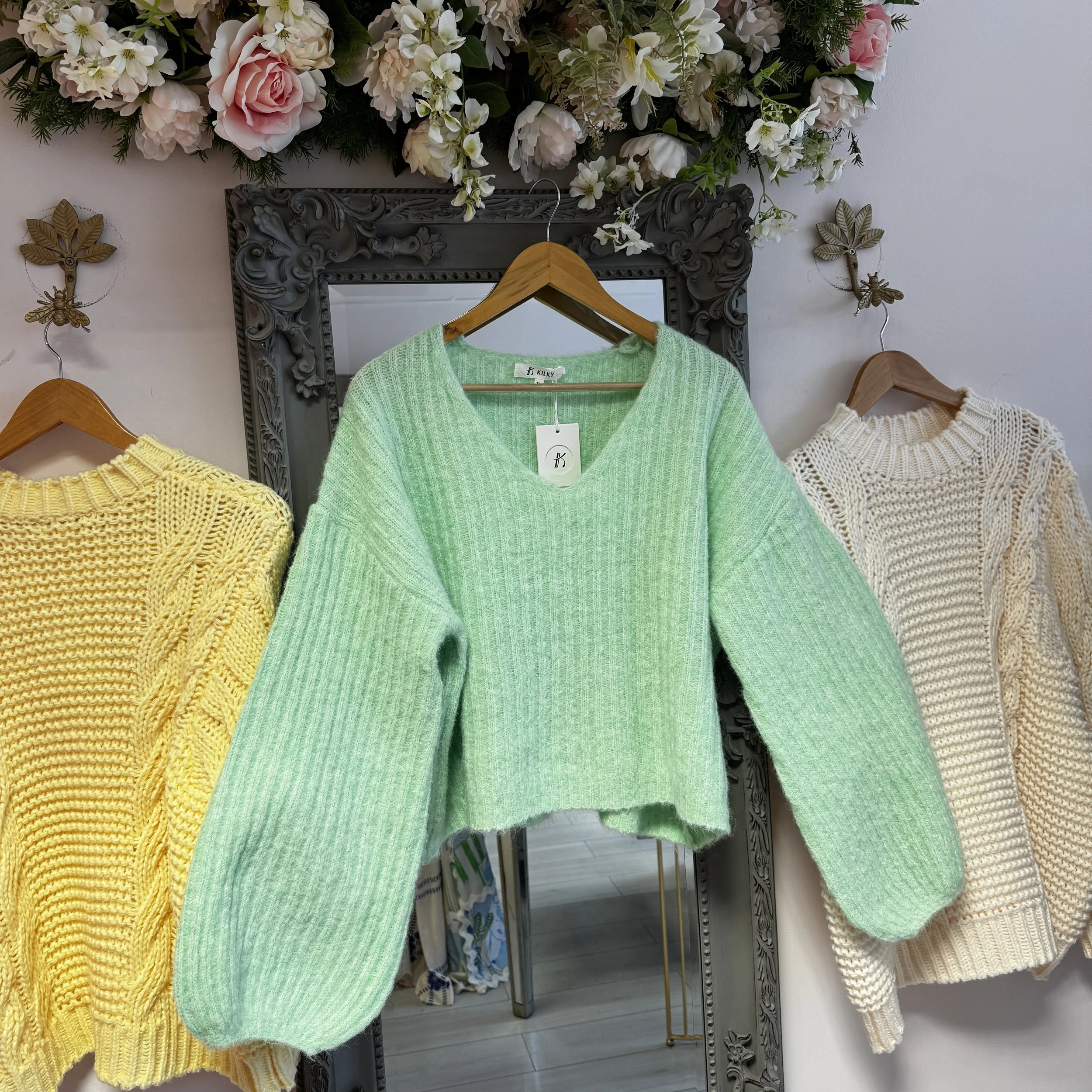 Kelly Balloon Sleeve V-Neck Jumper in Apple Green