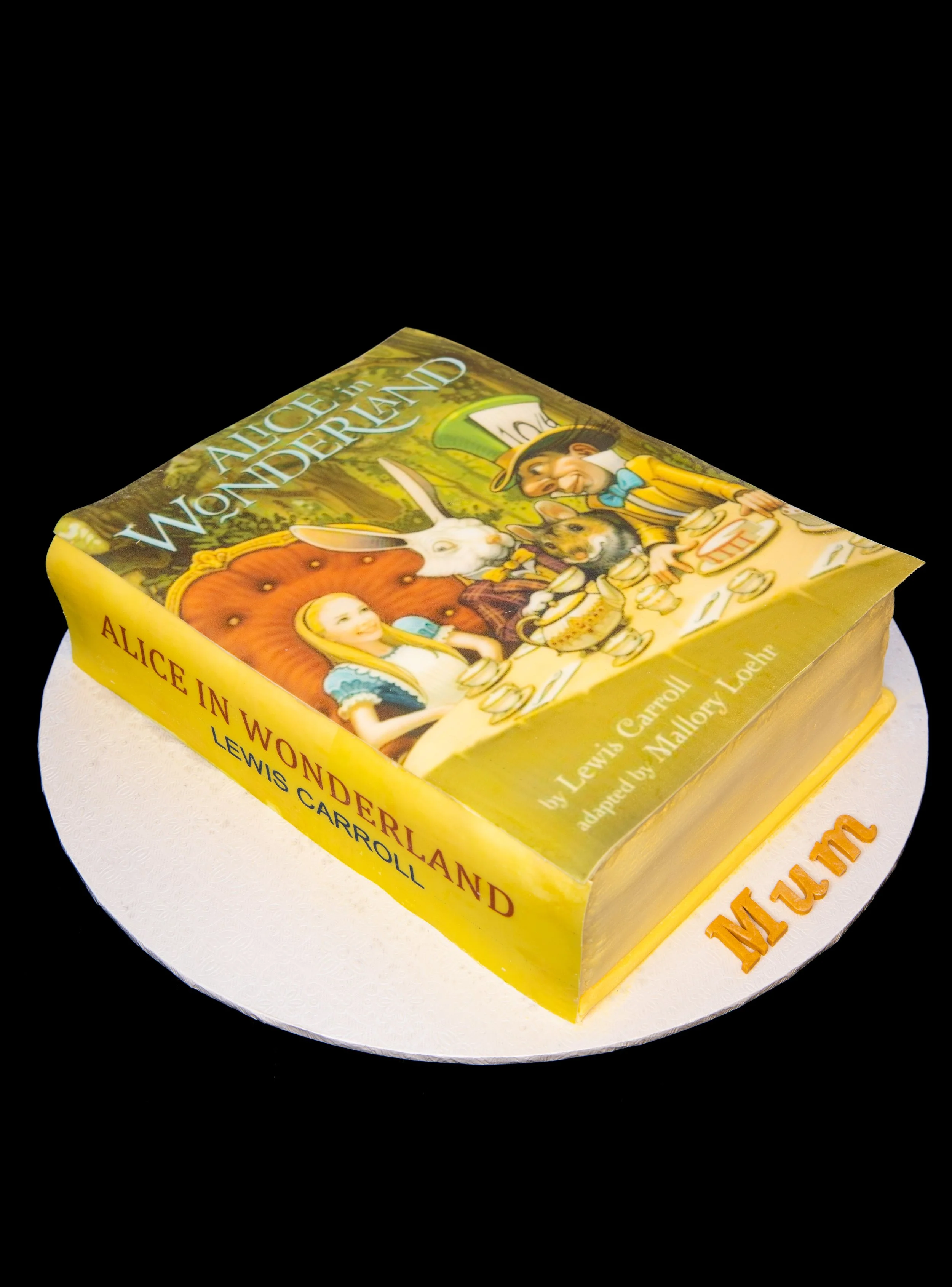 Alice in Wonderland Themed Cake