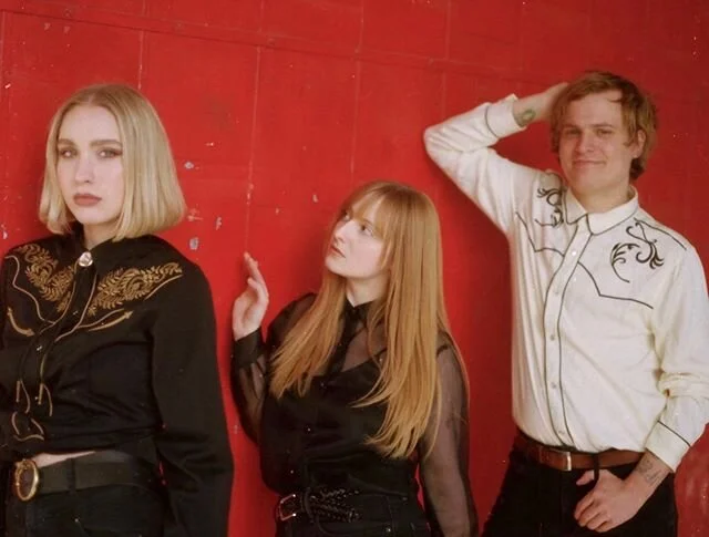 ‪Twirl a rose, hug a friend. Happy Valentine&rsquo;s Day from Primothy!!!‬