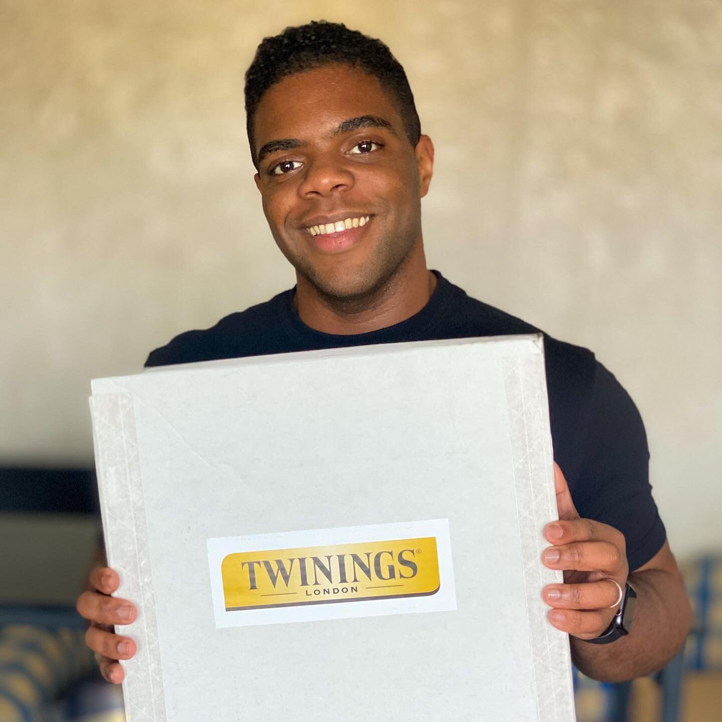 Shoutout to @twiningsusa for the Classics Collection gift box sampler. It include eight of their best-selling black, green, and herbal teas. 

To celebrate the holidays, I&rsquo;m going to create a cocktail using @twiningsusa. Let me know in the comm