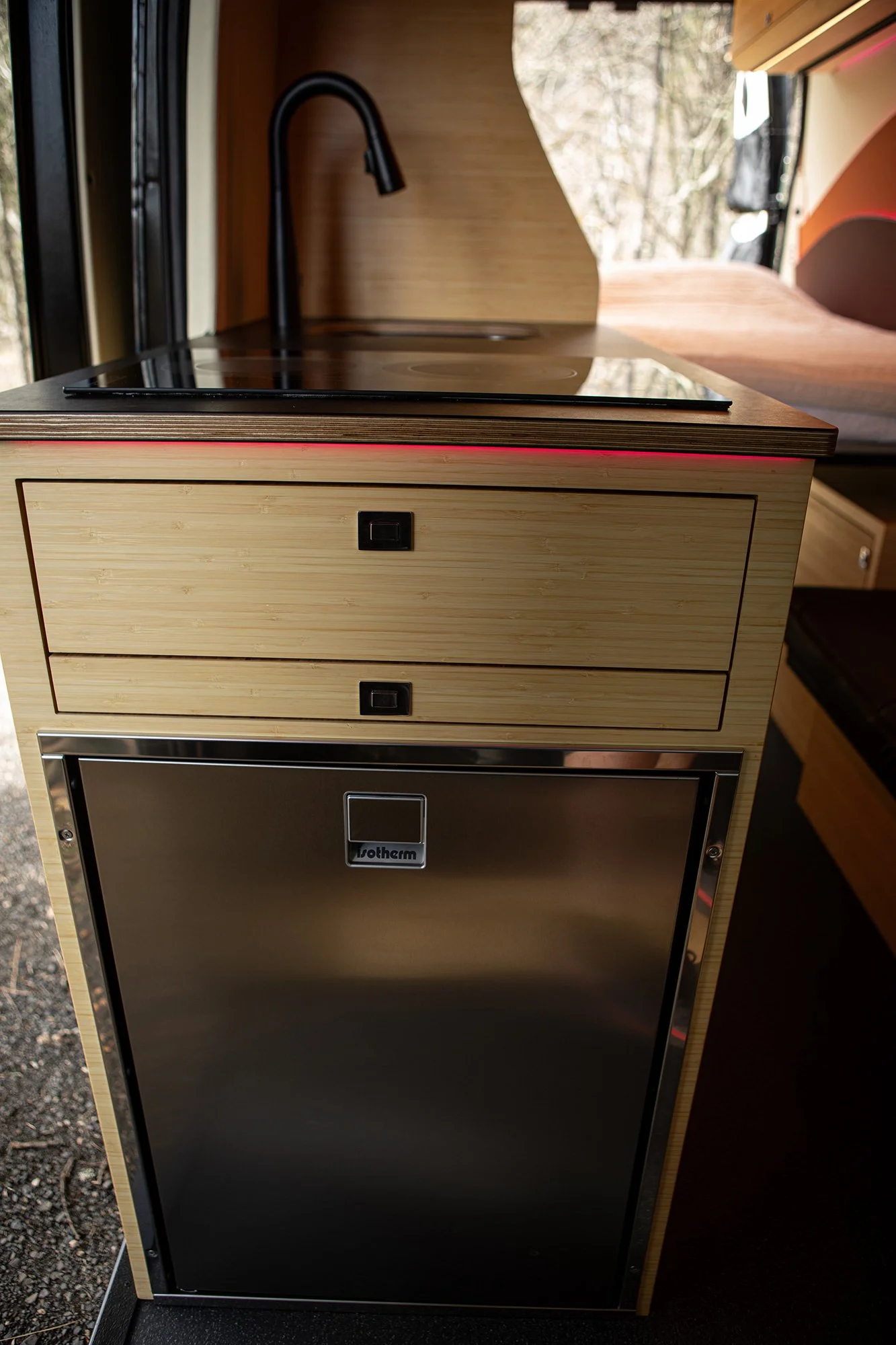 Cosmicc sink & fridge