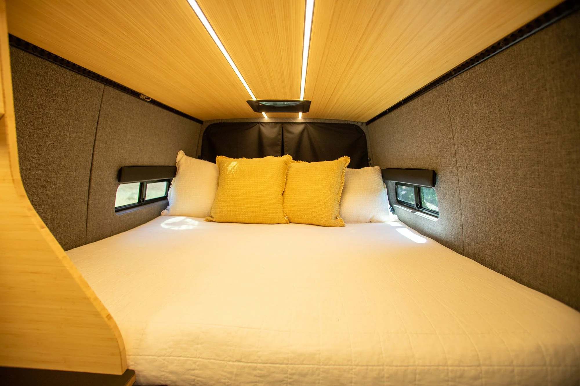 EAV Zahra Adventure Van's Bed