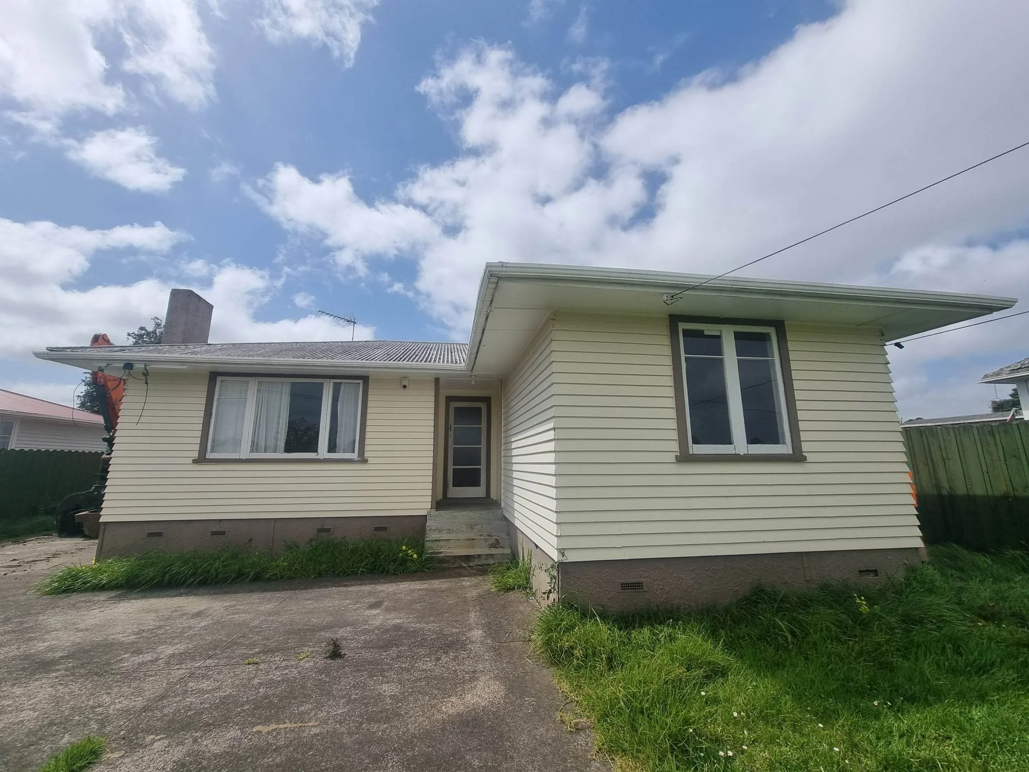 Solid Weatherboard Home- White2