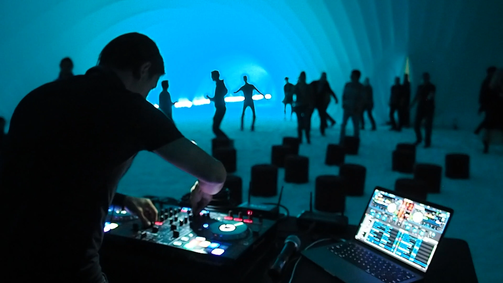 oliver spacecloud blue small.png