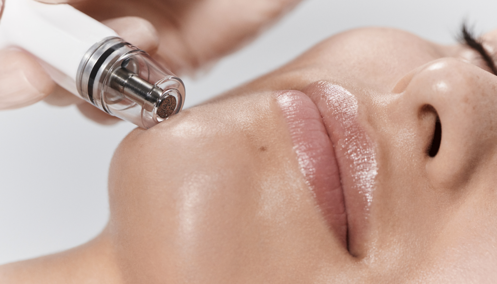 Why choose DiamondGlow instead of Hydrafacial?