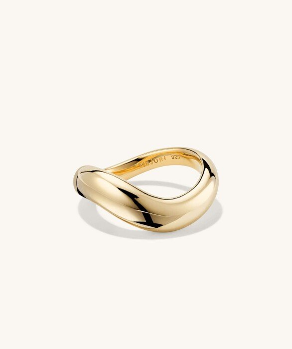 Rings Please - Marcia Crivorot Personal Stylist NJ CT NY Virtual Consultation - Model wearing Mejuri Figure Ring.jpeg