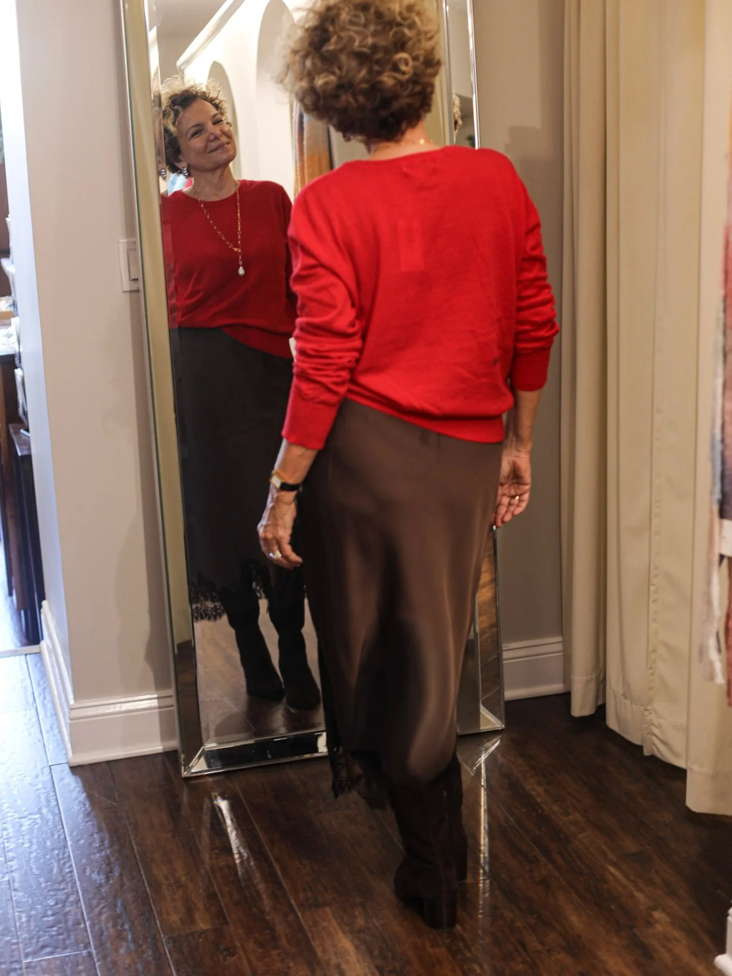 A modern way to wear red this holiday?

Pair it with chocolate brown.

It&rsquo;s softer than black, richer than beige, and it makes everything feel new again.

Thank you @the_lolany @lauriebergdesigns and @adandreany for this moment.

So grateful fo