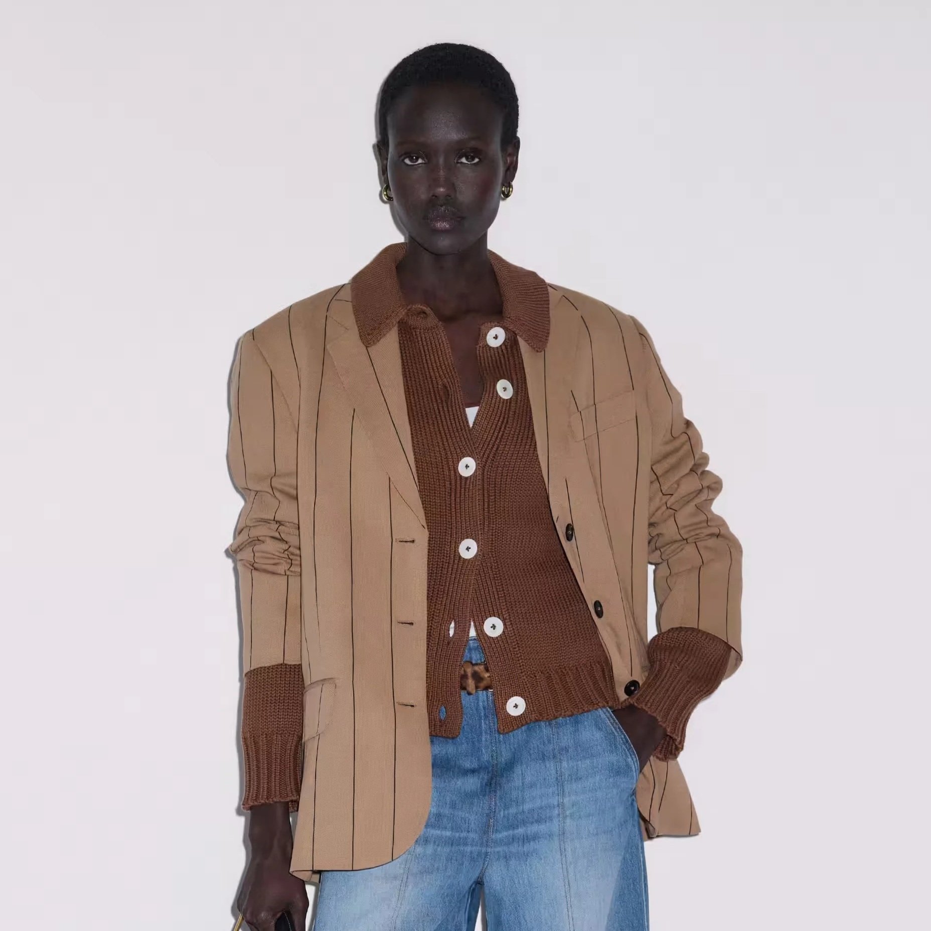 Cardigans: A Simple Way to Make Winter Outfits More Interesting