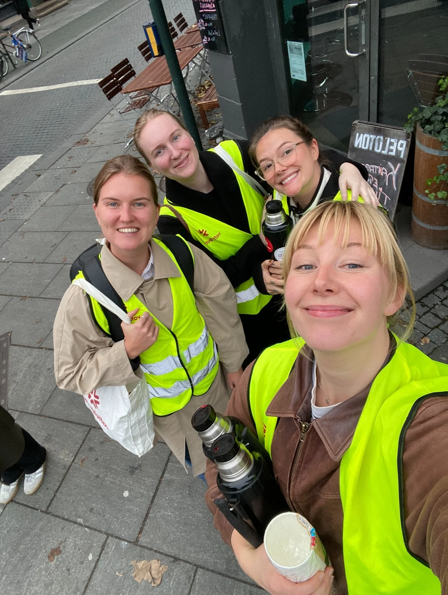 Og DER var alle vaflene utdelt av disse s&oslash;te jentene i dag 🧇❤️