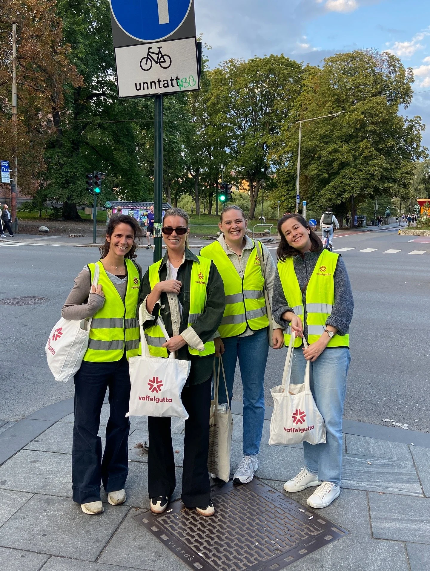 I dag ble vi raskt tom for vafler 💛Takk til v&aring;re frivillige for frivilligheten i dag, og godt valg til dere alle!