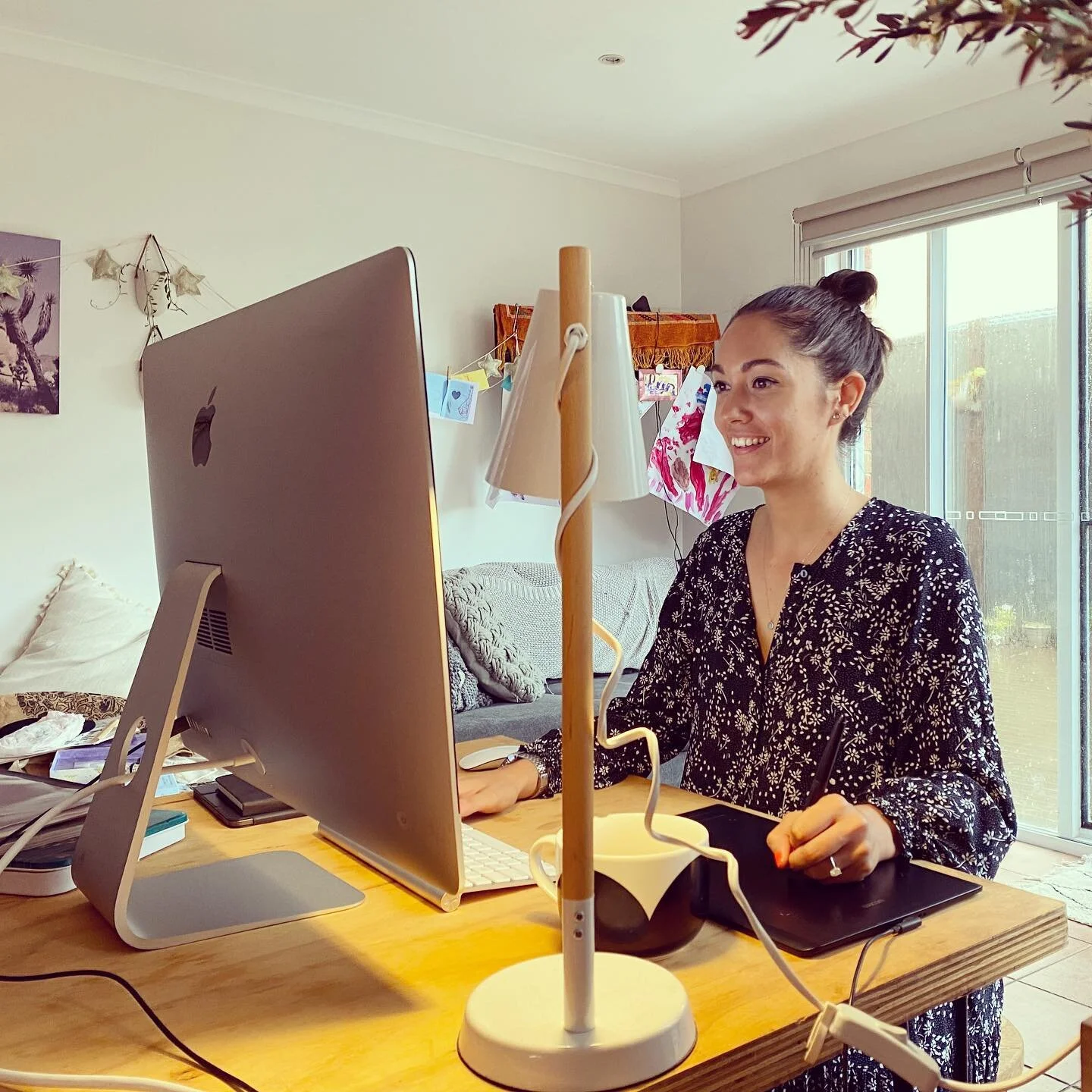 Hey 👋
I thought it was finally time to introduce myself - I&rsquo;m Holly ✌️
I&rsquo;ll just be here winging it through freelance life, creating, developing &amp; getting to know you all. 
&bull;
&bull;
Any questions or just want to say hi - I&rsquo