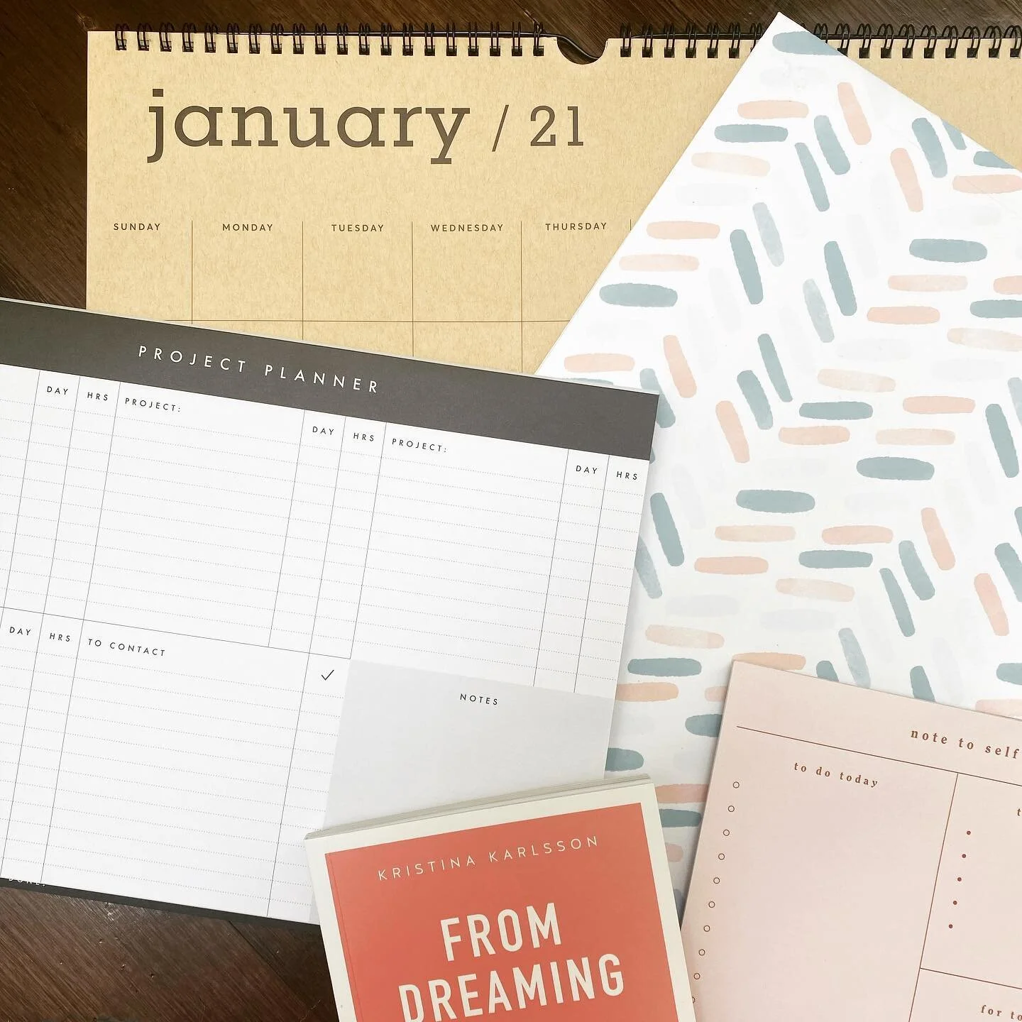Hey 2021 ✌️ What are you throwing my way? 
&bull;
&bull;
Taking some time to plan what the next day, week &amp; month might look like helps to not get overwhelmed with too much future planning. 
Having a flexible guide with space to move helps keep t