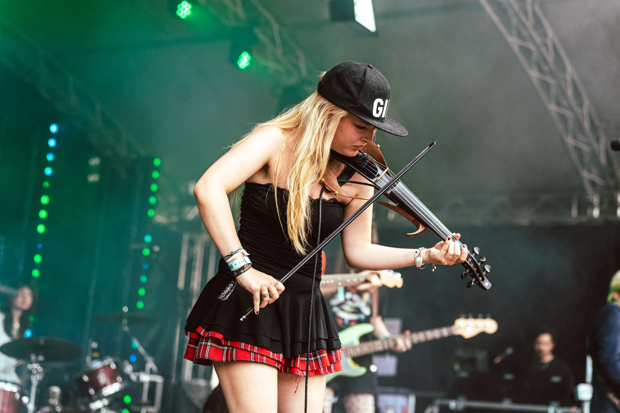 manwomanchainsaw-@skyinanalog-10.jpg