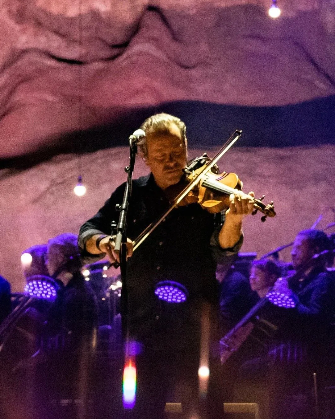 GALLERY: @gregoryalanisakov with support from the @coloradosymphony 
at @redrocksco in Morrison, Colorado.
📸: Kayla Spaar Robbins @kayla.spaar