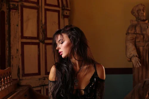ALBUM REVIEW: Ava Renn - Lightning Child | Words by Danielle Holian ...