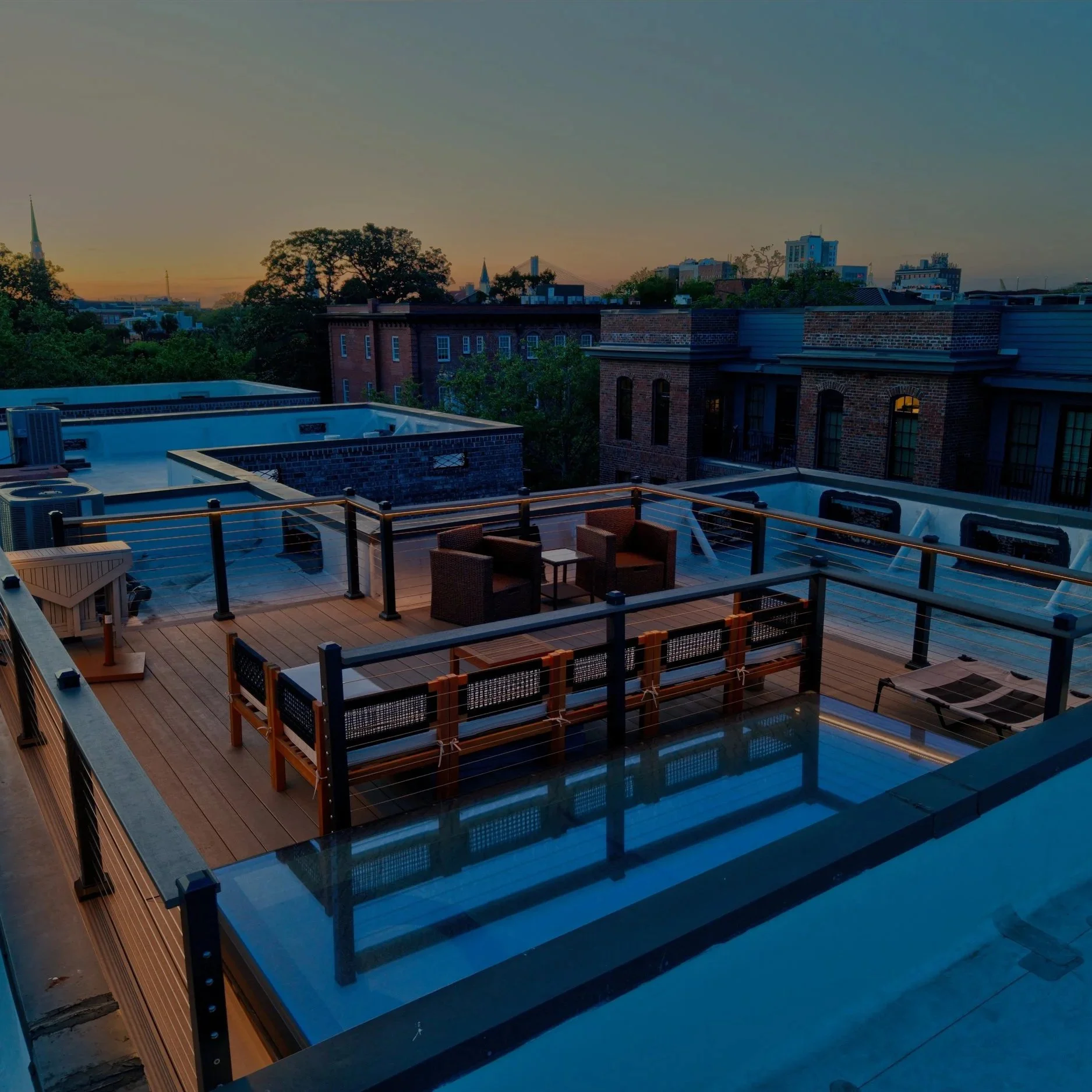 Urban Living: A Modern Rooftop Oasis