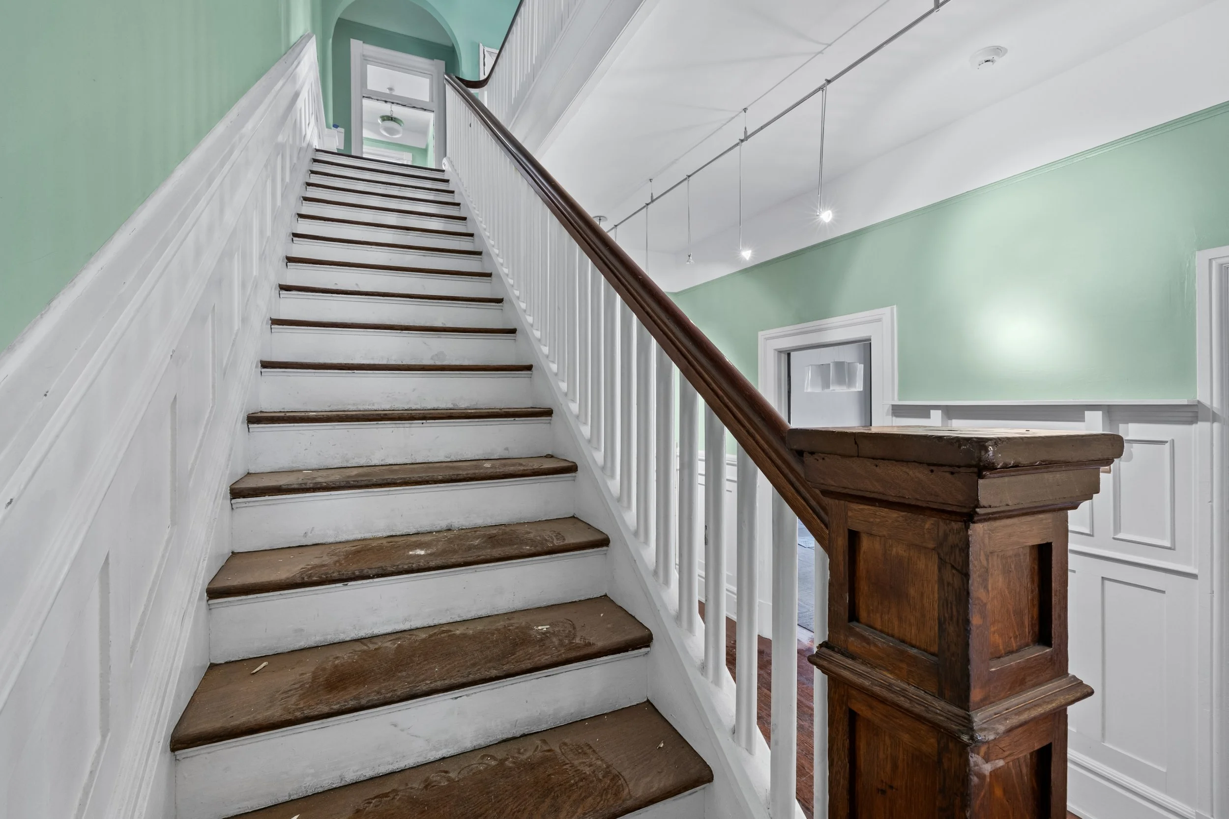 1st Floor Stairs E.jpg